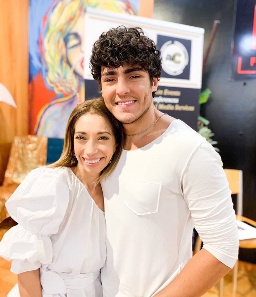 CREATIVE MARKET by Jeanny Arreaza